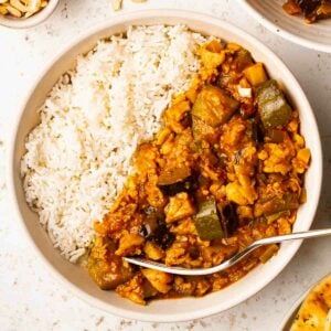 Easy slow cooker vegan and vegetarian curry recipe