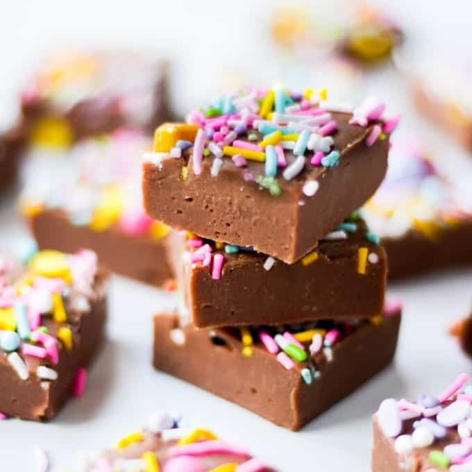 Easy Fudge Recipe {2 Ingredients, 2 Minutes!} - Taming Twins